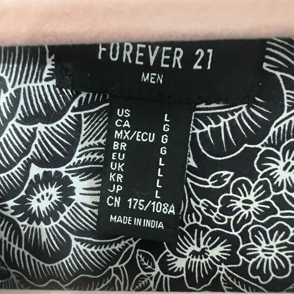Forever 21 Monochrome Floral Men's Shirt - Picture 7 of 7